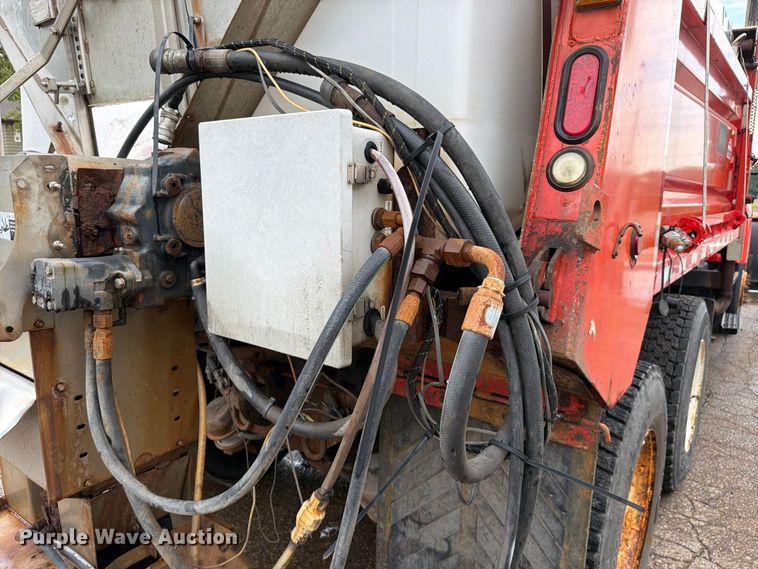 image for item FH6321 2007 International 7400 dump truck