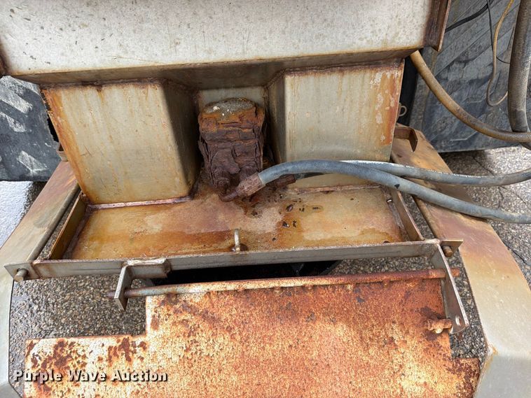 image for item FH6321 2007 International 7400 dump truck