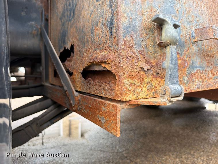 image for item FH6321 2007 International 7400 dump truck