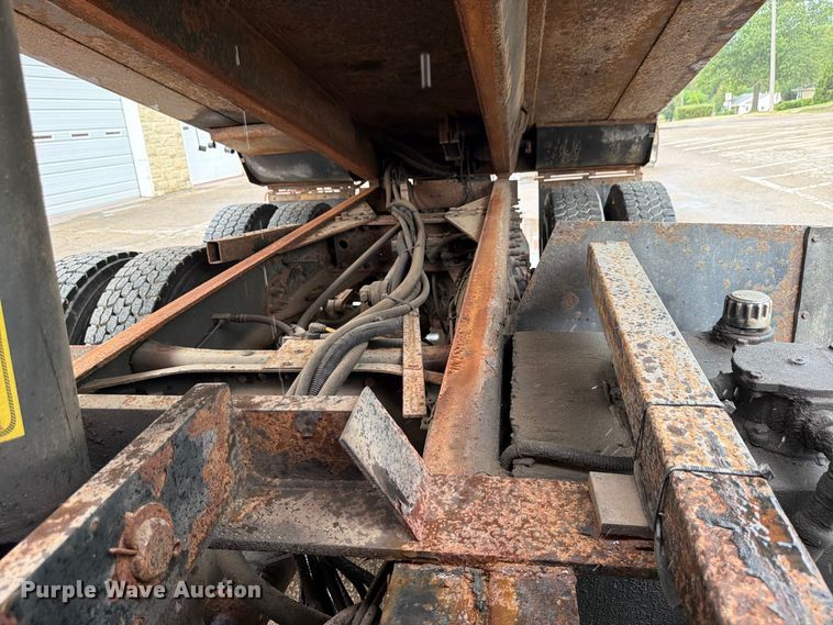 image for item FH6321 2007 International 7400 dump truck