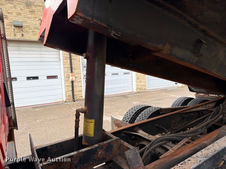 image for item FH6321 2007 International 7400 dump truck
