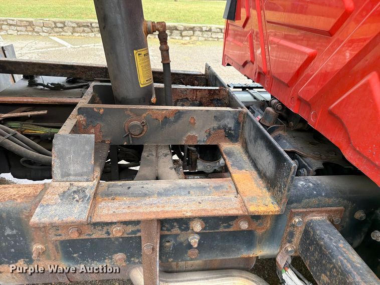 image for item FH6321 2007 International 7400 dump truck