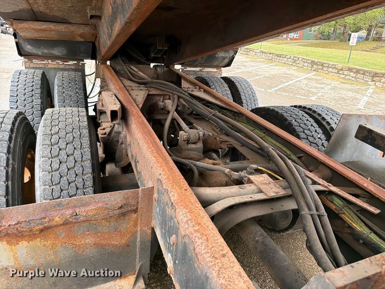 image for item FH6321 2007 International 7400 dump truck