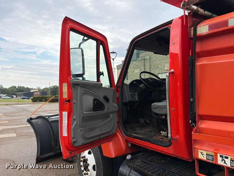 image for item FH6321 2007 International 7400 dump truck