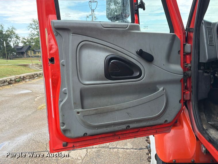 image for item FH6321 2007 International 7400 dump truck
