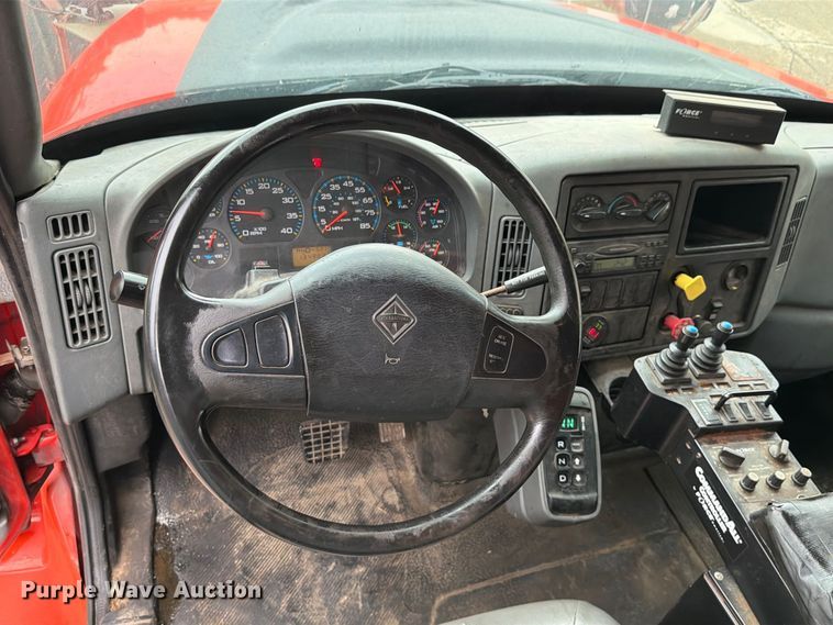 image for item FH6321 2007 International 7400 dump truck