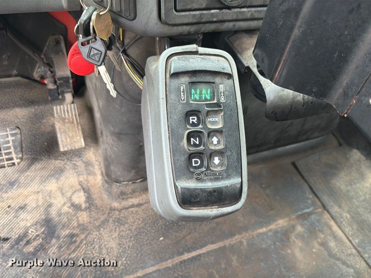 image for item FH6321 2007 International 7400 dump truck