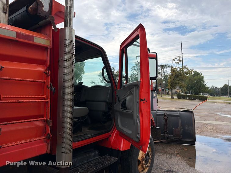 image for item FH6321 2007 International 7400 dump truck