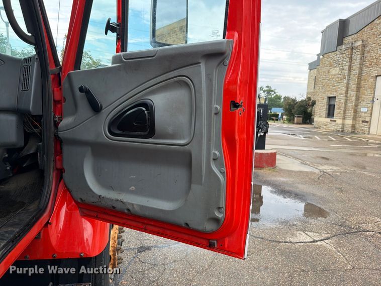 image for item FH6321 2007 International 7400 dump truck