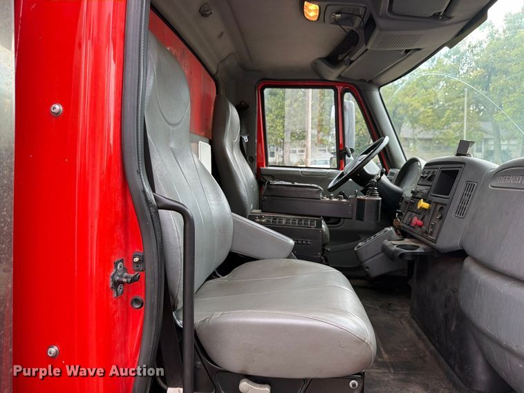 image for item FH6321 2007 International 7400 dump truck