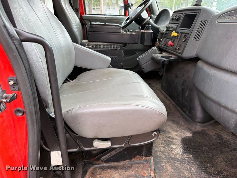 image for item FH6321 2007 International 7400 dump truck
