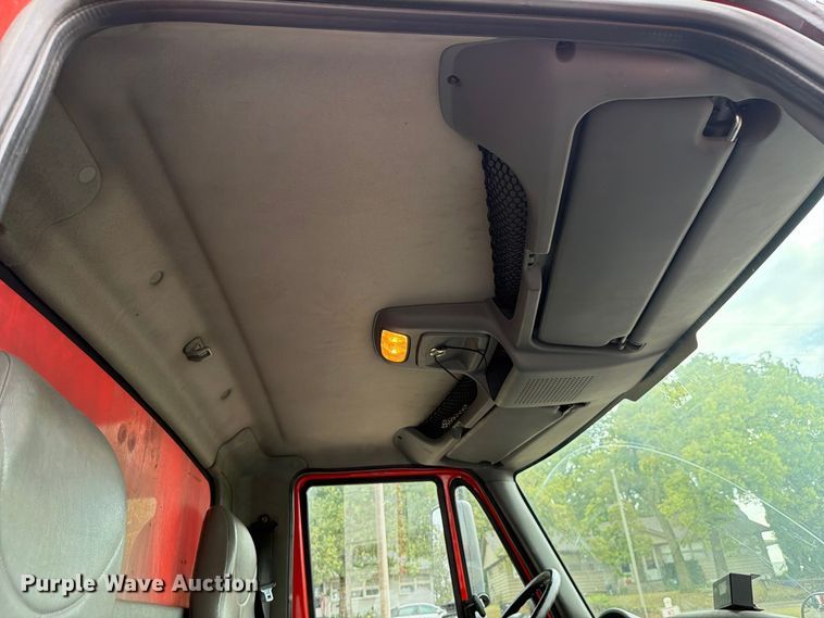 image for item FH6321 2007 International 7400 dump truck