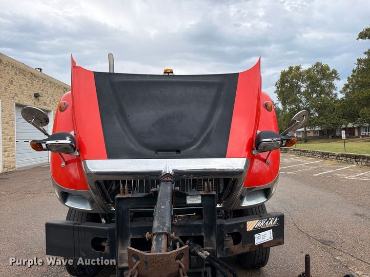 image for item FH6321 2007 International 7400 dump truck
