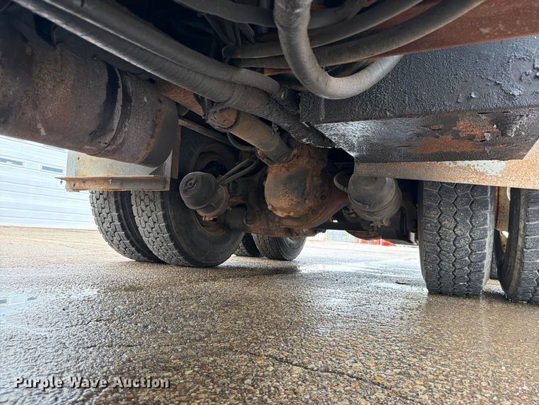 image for item FH6321 2007 International 7400 dump truck