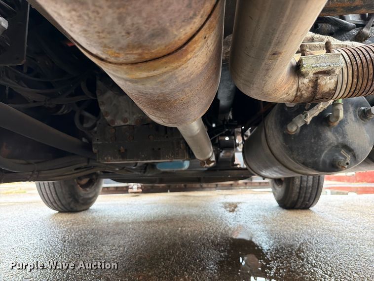 image for item FH6321 2007 International 7400 dump truck