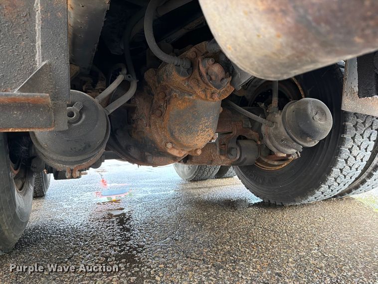 image for item FH6321 2007 International 7400 dump truck