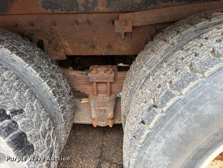 image for item FH6321 2007 International 7400 dump truck