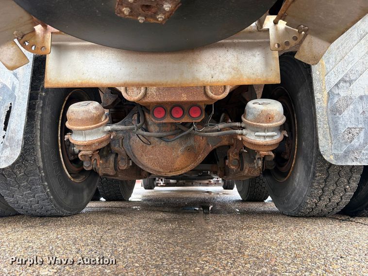 image for item FH6321 2007 International 7400 dump truck