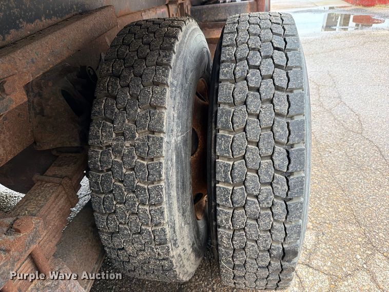 image for item FH6321 2007 International 7400 dump truck