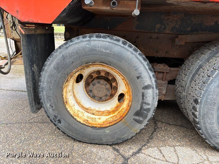 image for item FH6321 2007 International 7400 dump truck