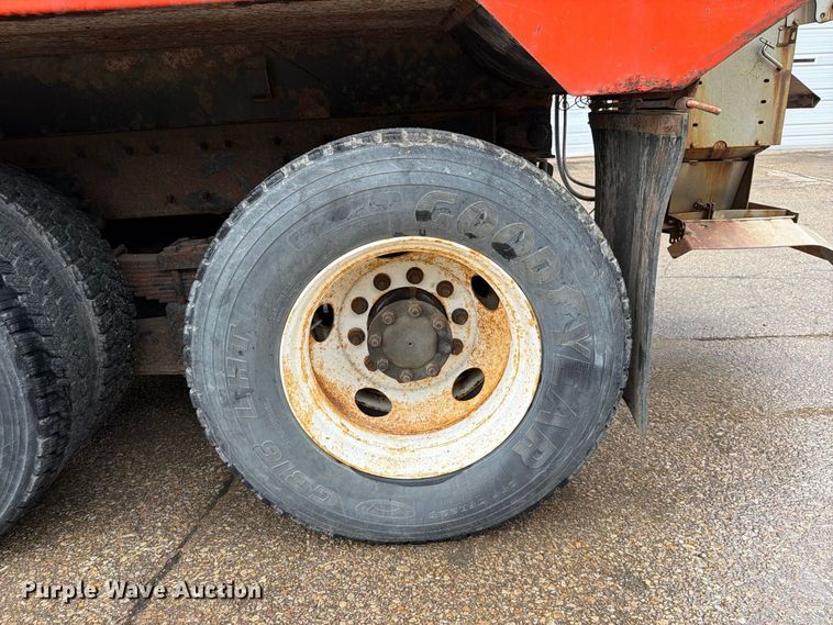 image for item FH6321 2007 International 7400 dump truck