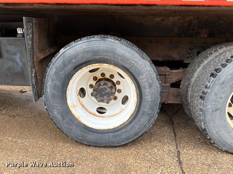 image for item FH6321 2007 International 7400 dump truck