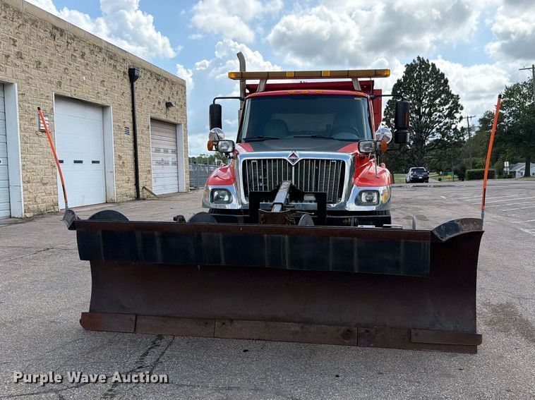 image for item FH6332 2006 International WorkStar 7400 dump truck