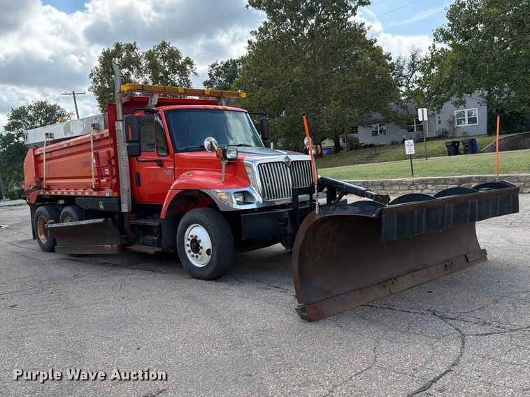 image for item FH6332 2006 International WorkStar 7400 dump truck