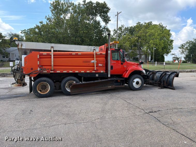 image for item FH6332 2006 International WorkStar 7400 dump truck