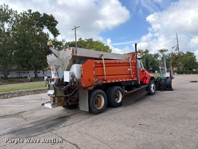 image for item FH6332 2006 International WorkStar 7400 dump truck
