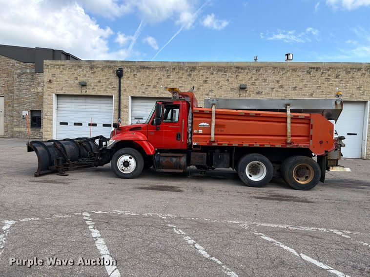 image for item FH6332 2006 International WorkStar 7400 dump truck