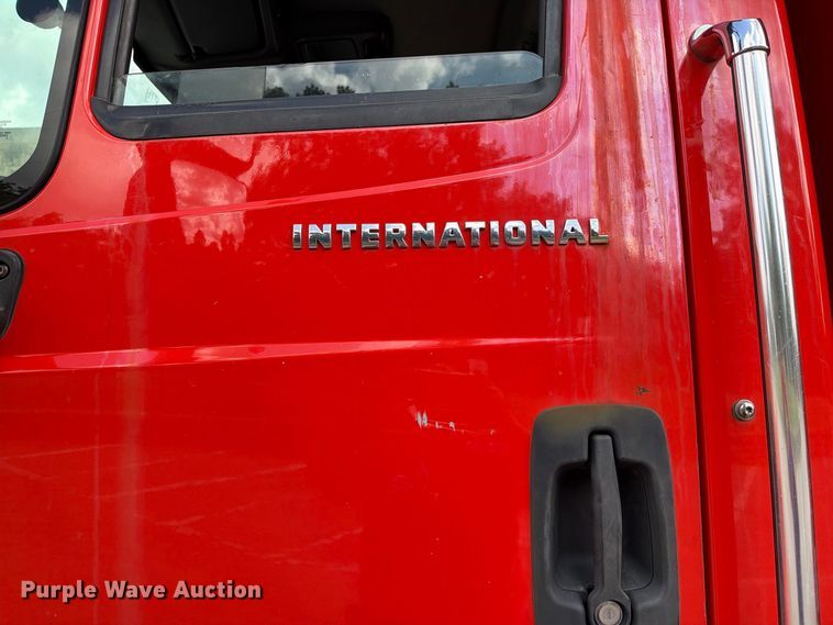 image for item FH6332 2006 International WorkStar 7400 dump truck