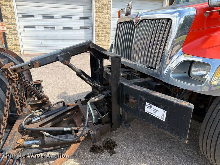 image for item FH6332 2006 International WorkStar 7400 dump truck