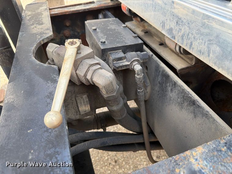 image for item FH6332 2006 International WorkStar 7400 dump truck