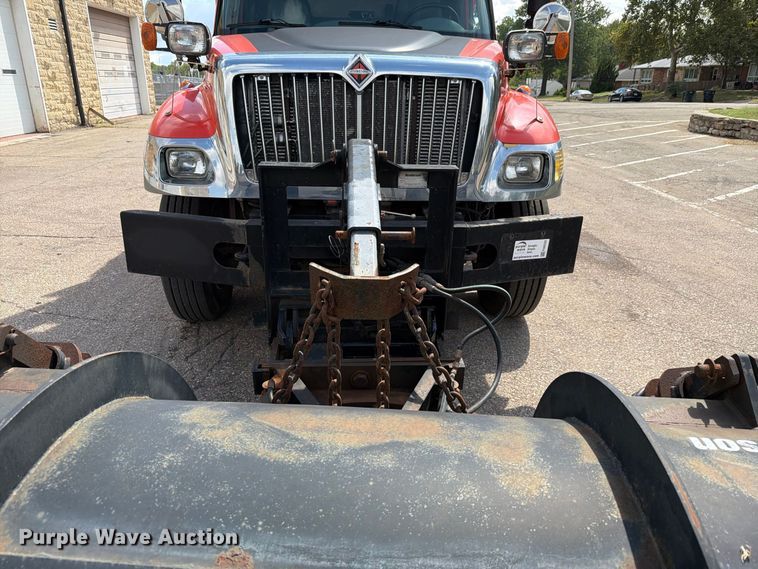 image for item FH6332 2006 International WorkStar 7400 dump truck