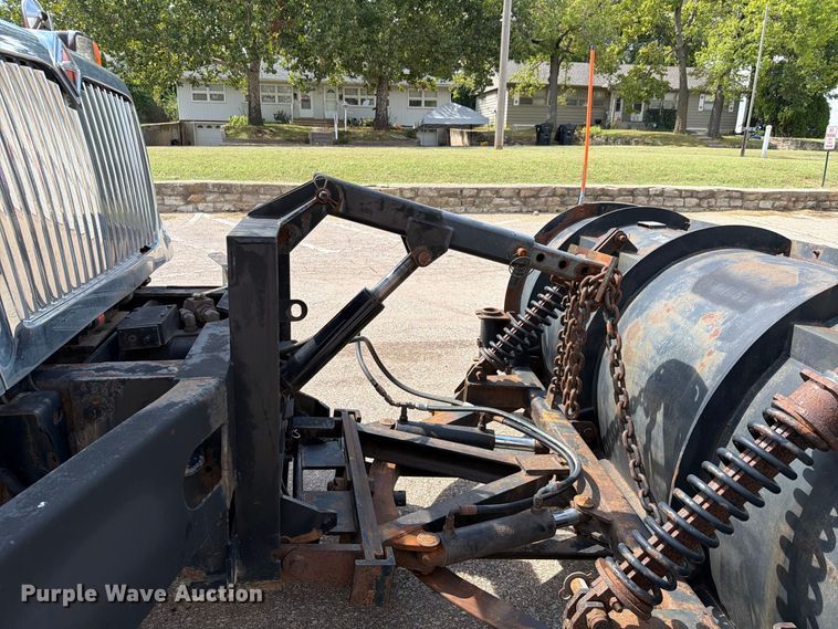 image for item FH6332 2006 International WorkStar 7400 dump truck