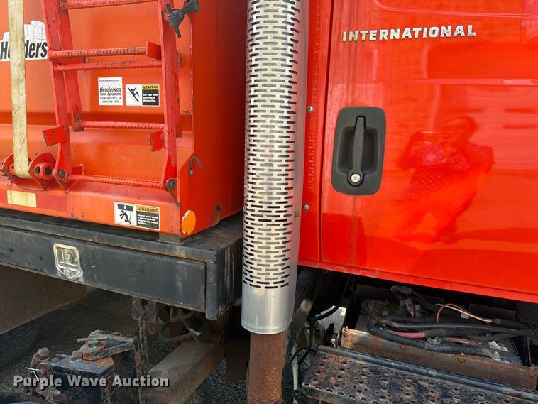 image for item FH6332 2006 International WorkStar 7400 dump truck