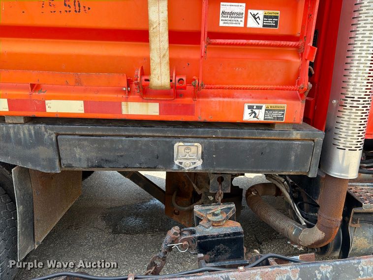 image for item FH6332 2006 International WorkStar 7400 dump truck