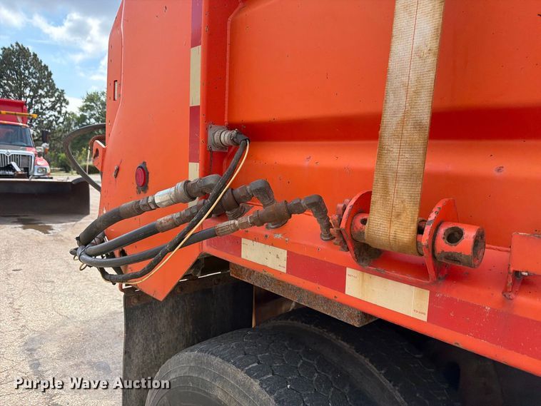 image for item FH6332 2006 International WorkStar 7400 dump truck