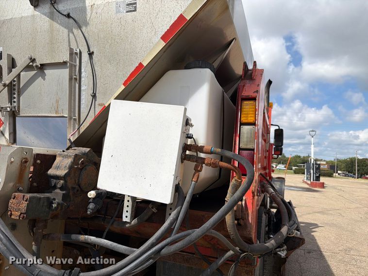 image for item FH6332 2006 International WorkStar 7400 dump truck