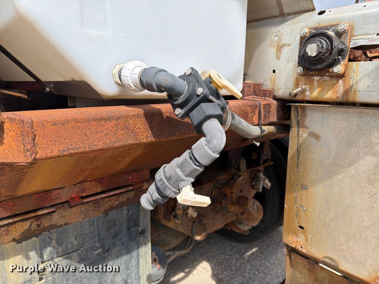 image for item FH6332 2006 International WorkStar 7400 dump truck