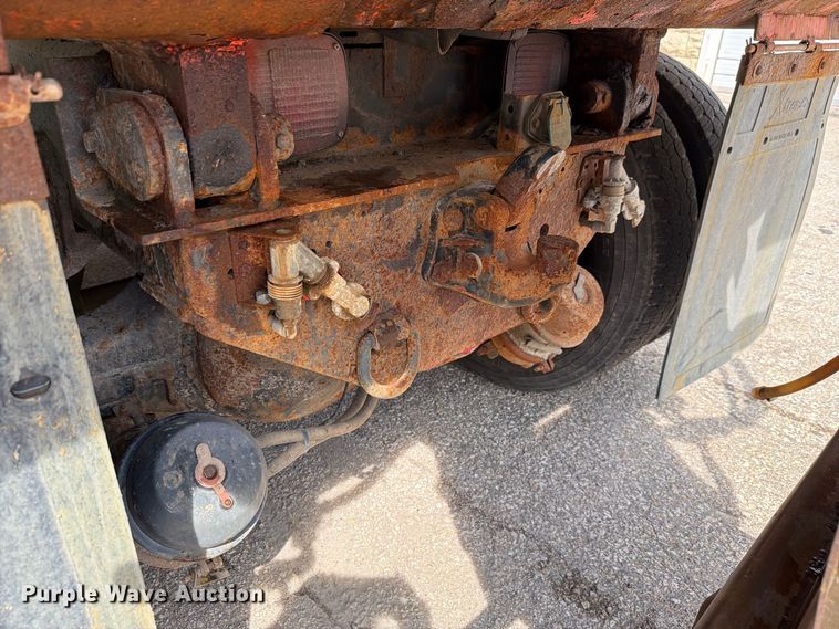 image for item FH6332 2006 International WorkStar 7400 dump truck