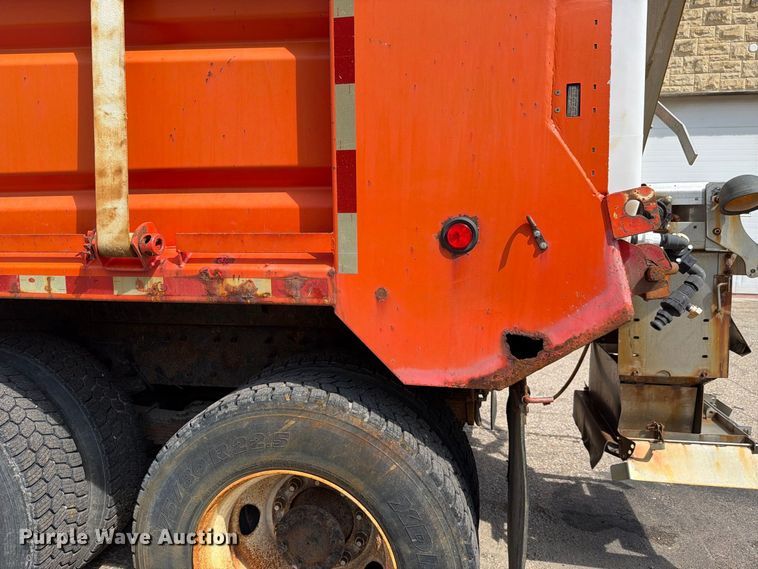 image for item FH6332 2006 International WorkStar 7400 dump truck