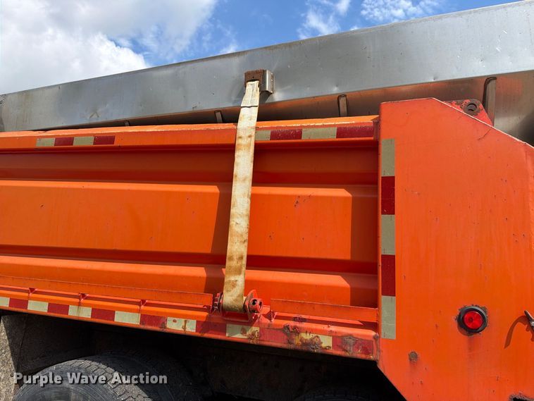 image for item FH6332 2006 International WorkStar 7400 dump truck