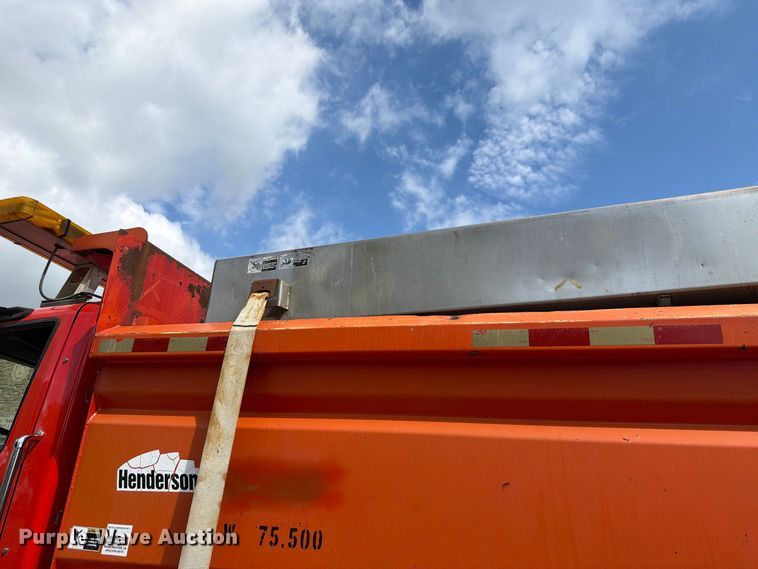 image for item FH6332 2006 International WorkStar 7400 dump truck
