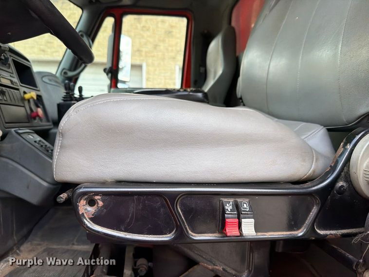 image for item FH6332 2006 International WorkStar 7400 dump truck