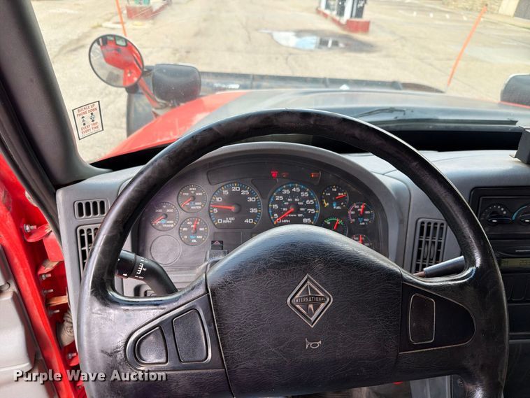 image for item FH6332 2006 International WorkStar 7400 dump truck