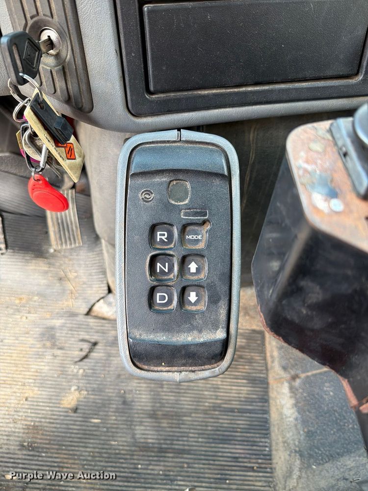 image for item FH6332 2006 International WorkStar 7400 dump truck