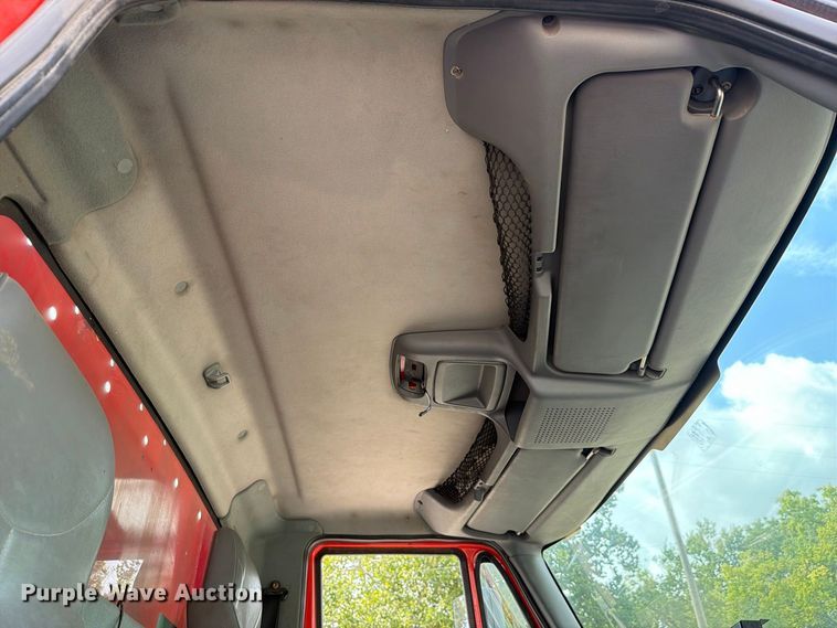 image for item FH6332 2006 International WorkStar 7400 dump truck