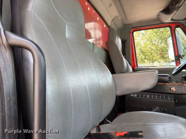 image for item FH6332 2006 International WorkStar 7400 dump truck
